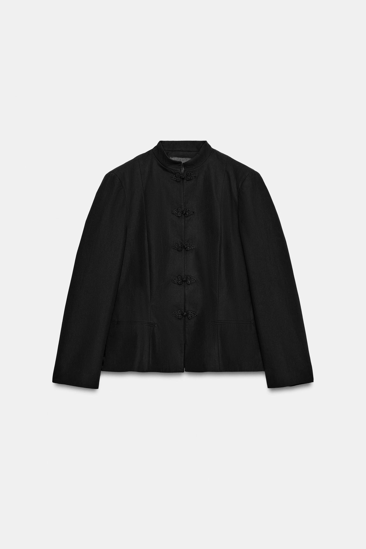 Veste cintrée à col mao et boutons décoratifs